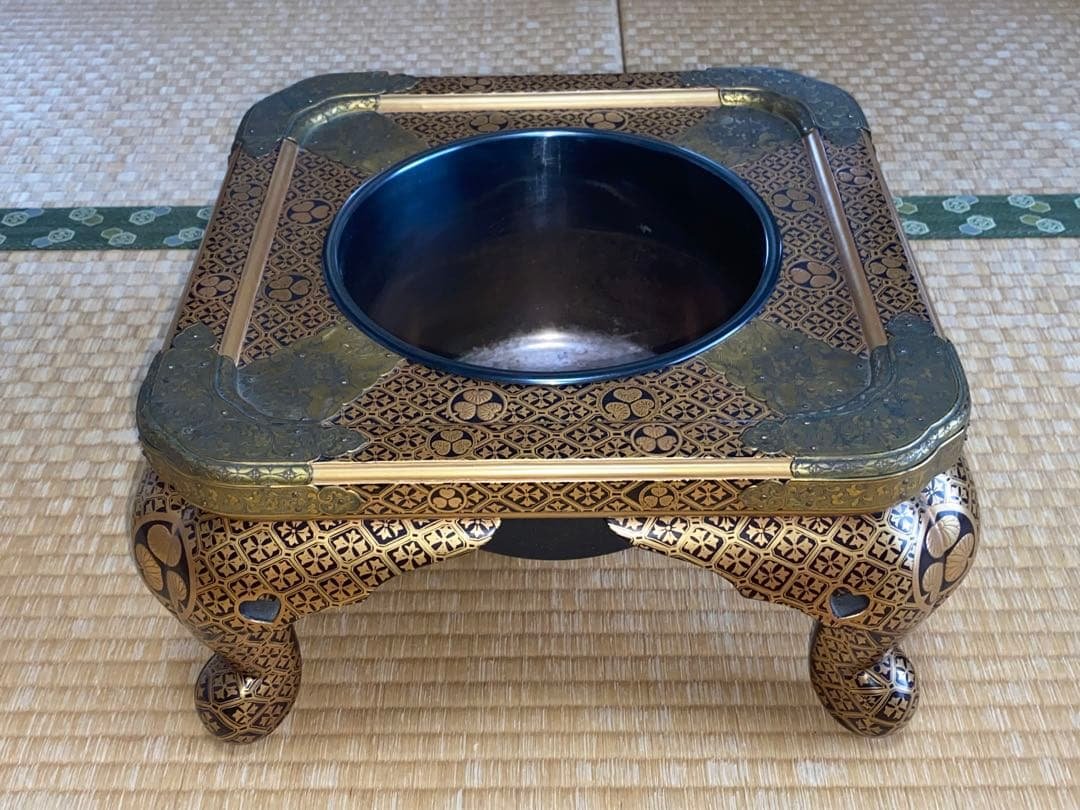 Qqqqw 大名家伝来品梨地高蒔絵徳川家葵紋入火鉢！