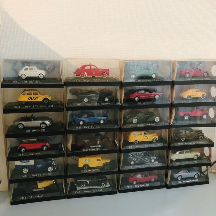 solido製　１／43 ミニカー　24台セット
