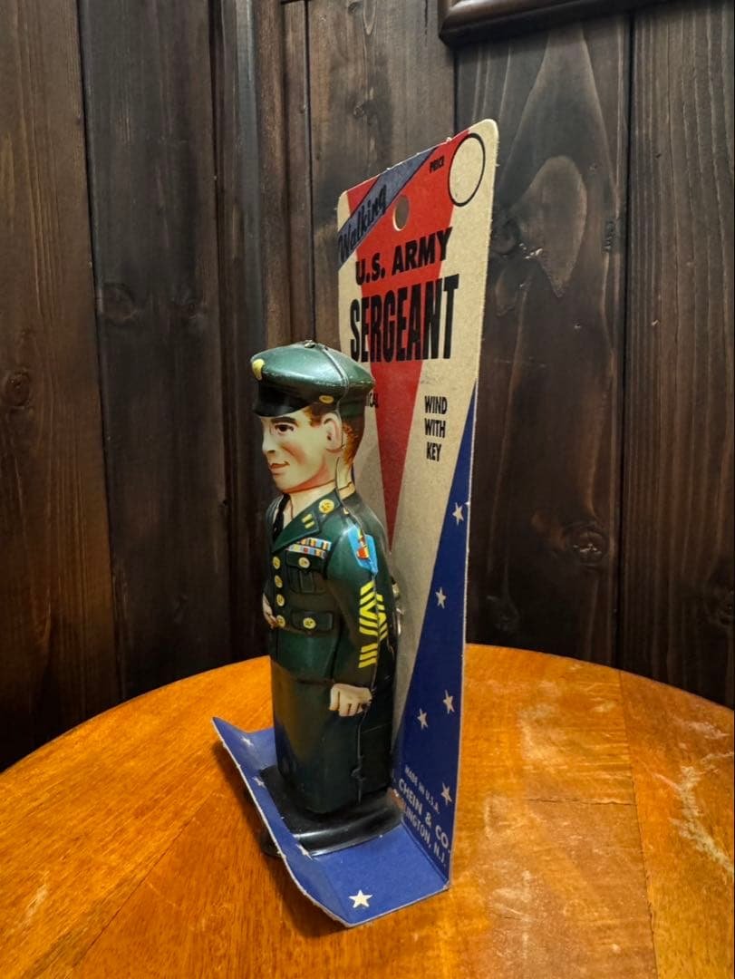 ミリタリー Walking U.S Army Sergeant