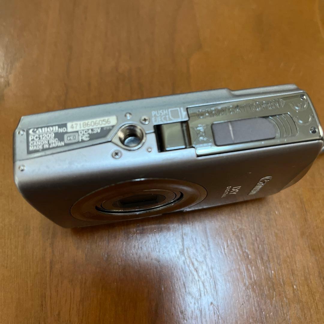 Canon IXY DIGITAL シルバー 本体とバッテリーチャージャー