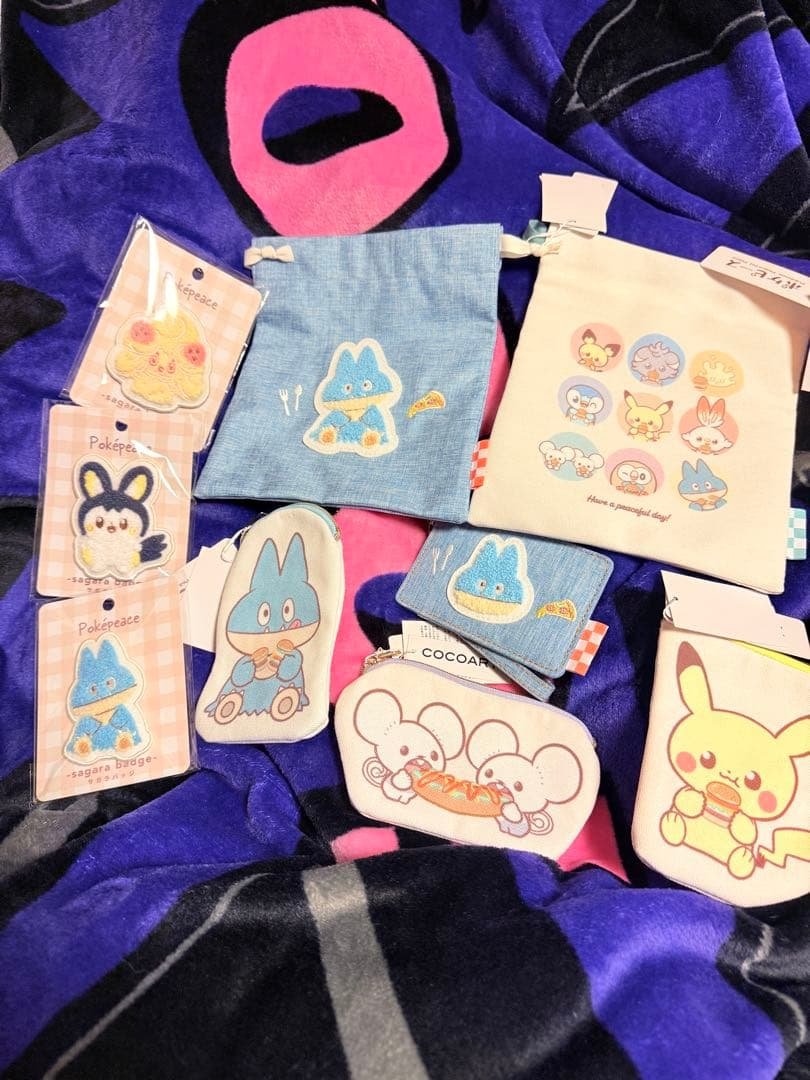 ポケピース　キーホルダー　バッジ　ミニポーチ