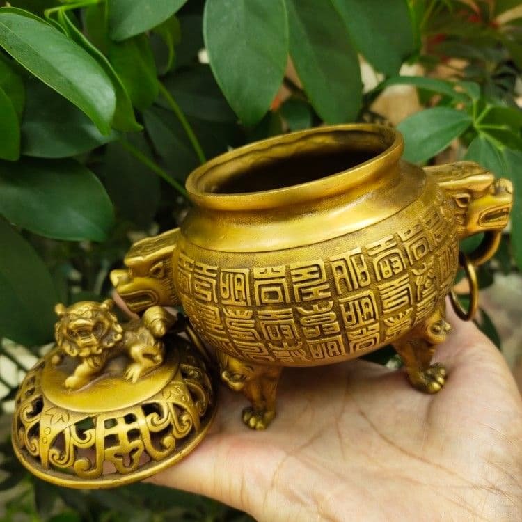 ライオンの炉です 銅製 工芸品 美術品 置物