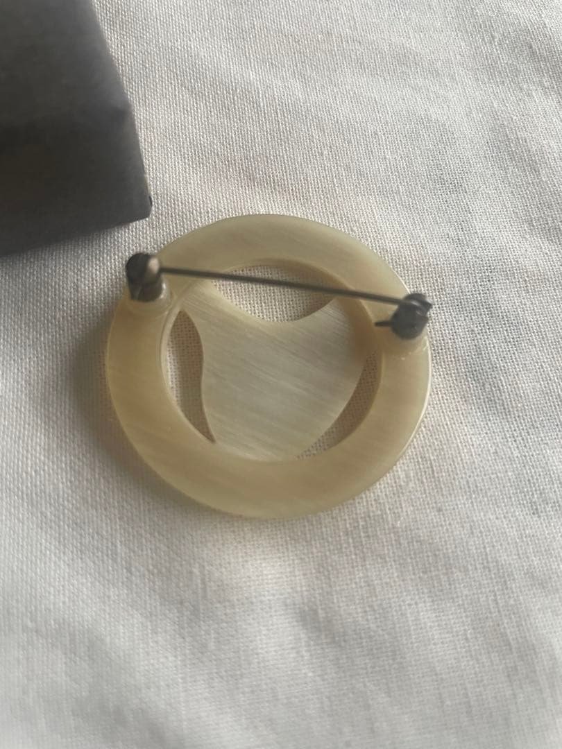 minä perhonen toriブローチ