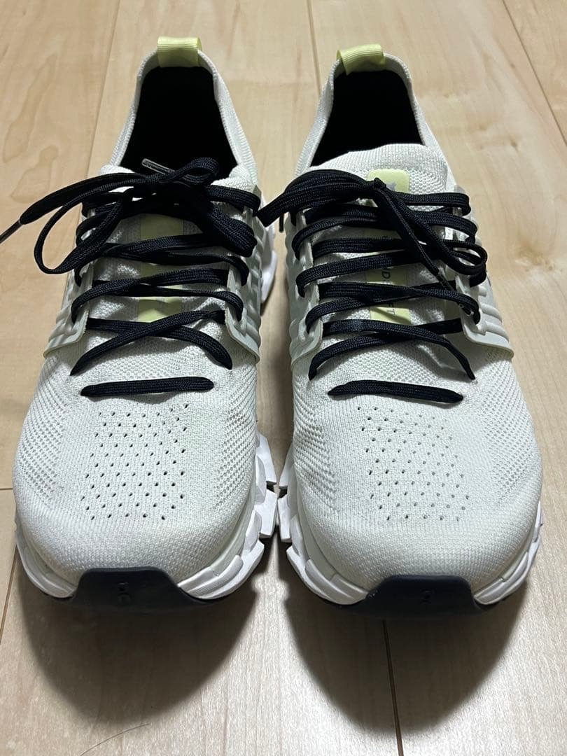 On Cloudswift 3 アイボリー/ブラック