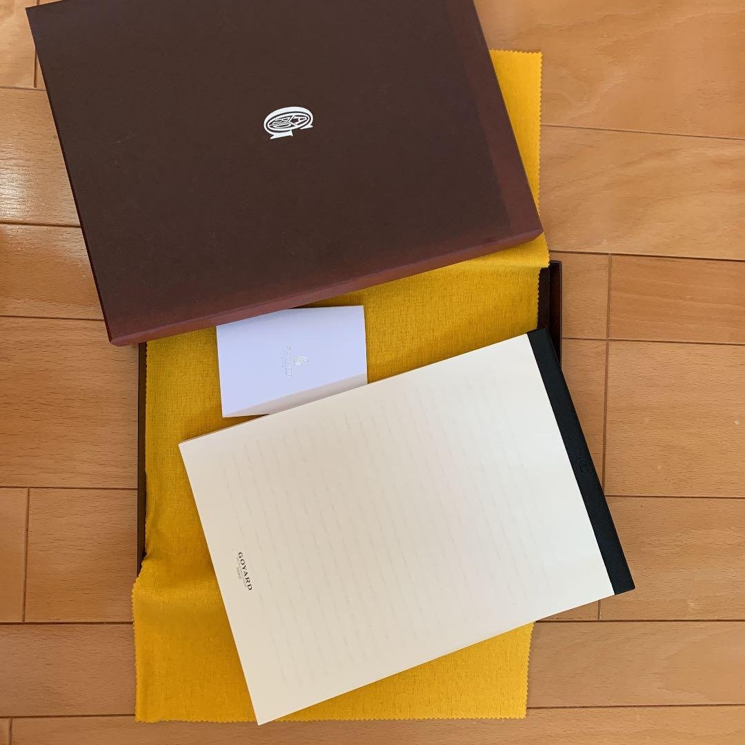Goyard ポートフォリオの中身の紙