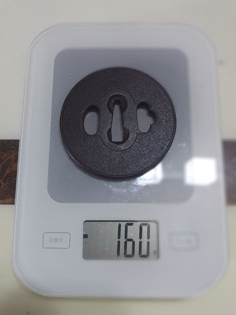 円形鍔　毛彫り　覆輪？　武具　ツバ　かわいい鍔　厚手つば　鉄製　刀装具