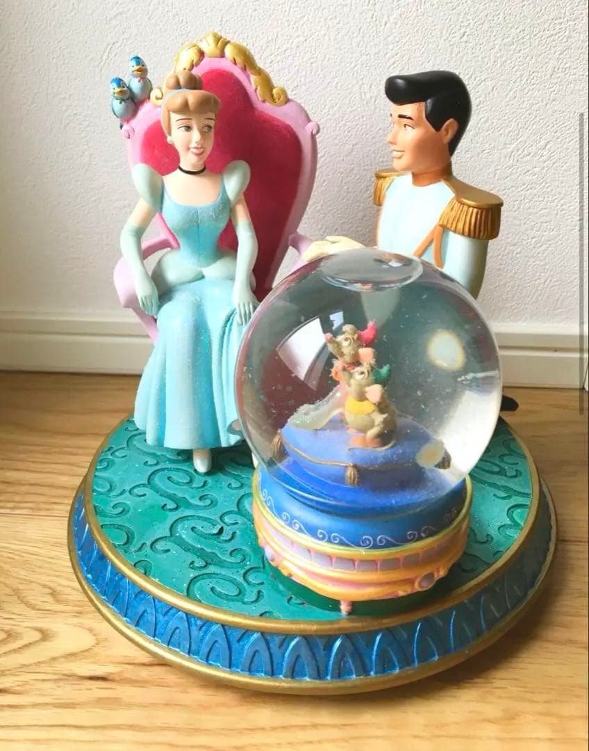 貴重品！シンデレラと王子様のガラスの靴スノードーム　ディズニープリンセス