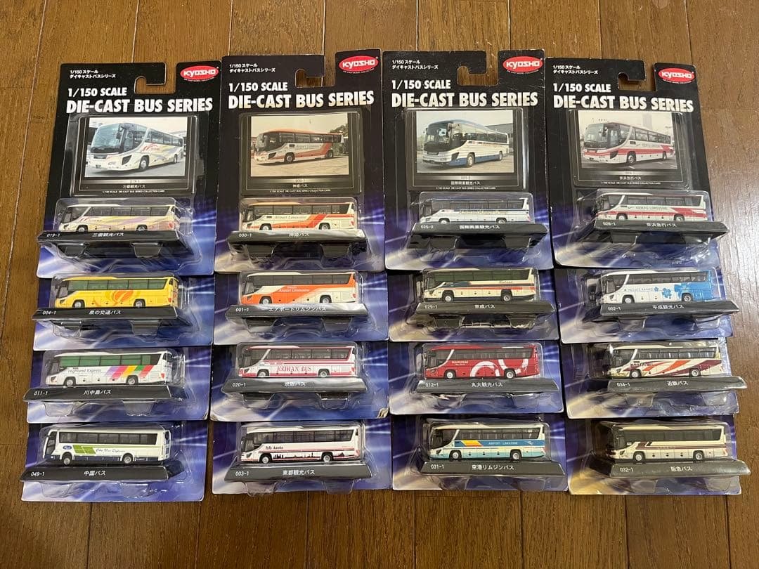 1/150スケールのダイキャストバス16台セット