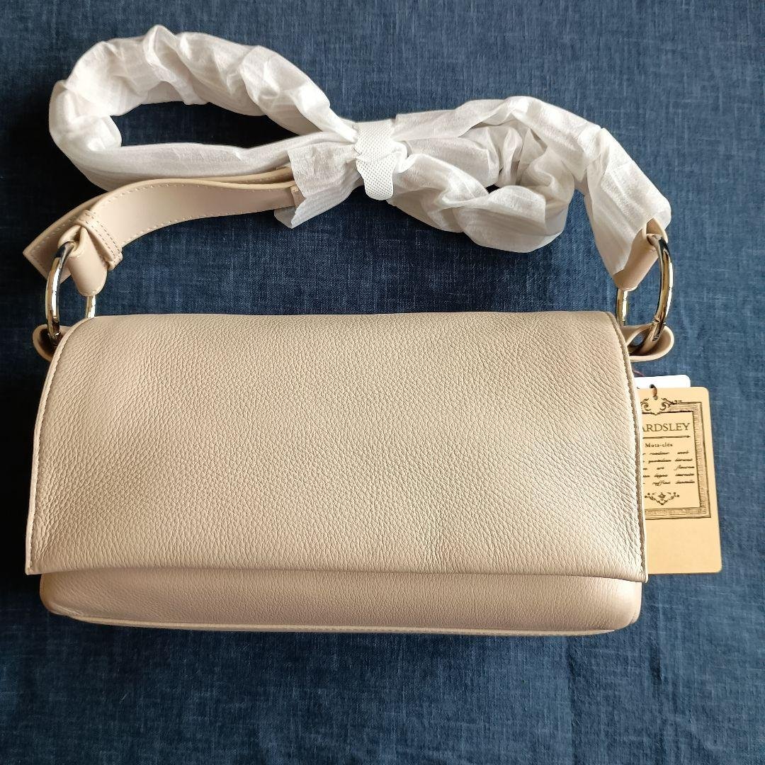 新品タグ付き】BEARDSLEY ビアズリー レザーボディバッグ　ベージュ