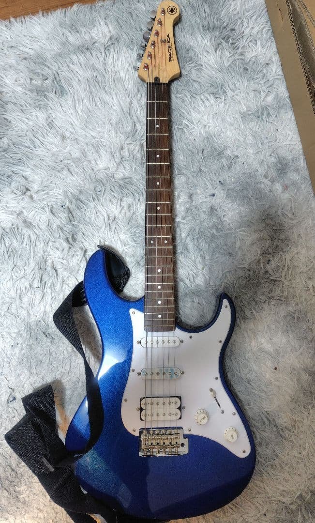 Yamaha エレキギター PACIFICA012