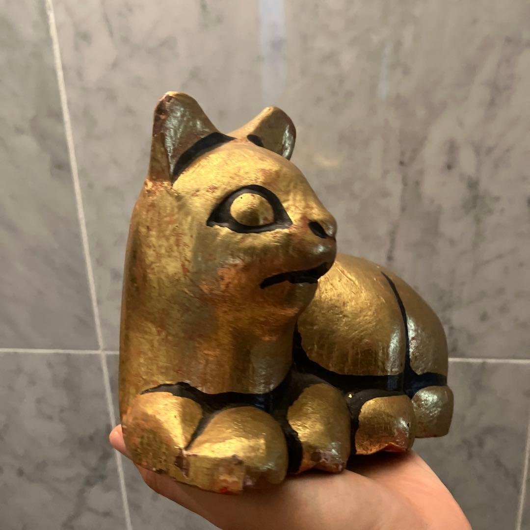 エジプトアンティーク　黄金に輝く木彫りのネコの彫刻オブジェ